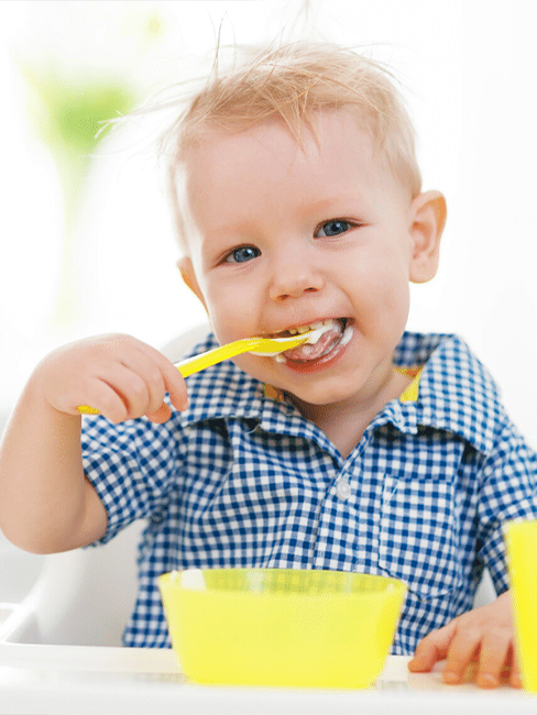 baby eat fruit