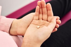 Tooth Cracked in Half: What to Do Right Away (Emergency Protocols) 2021 Tooth Cracked in Half: What to Do Right Away (Emergency Protocols) 2021