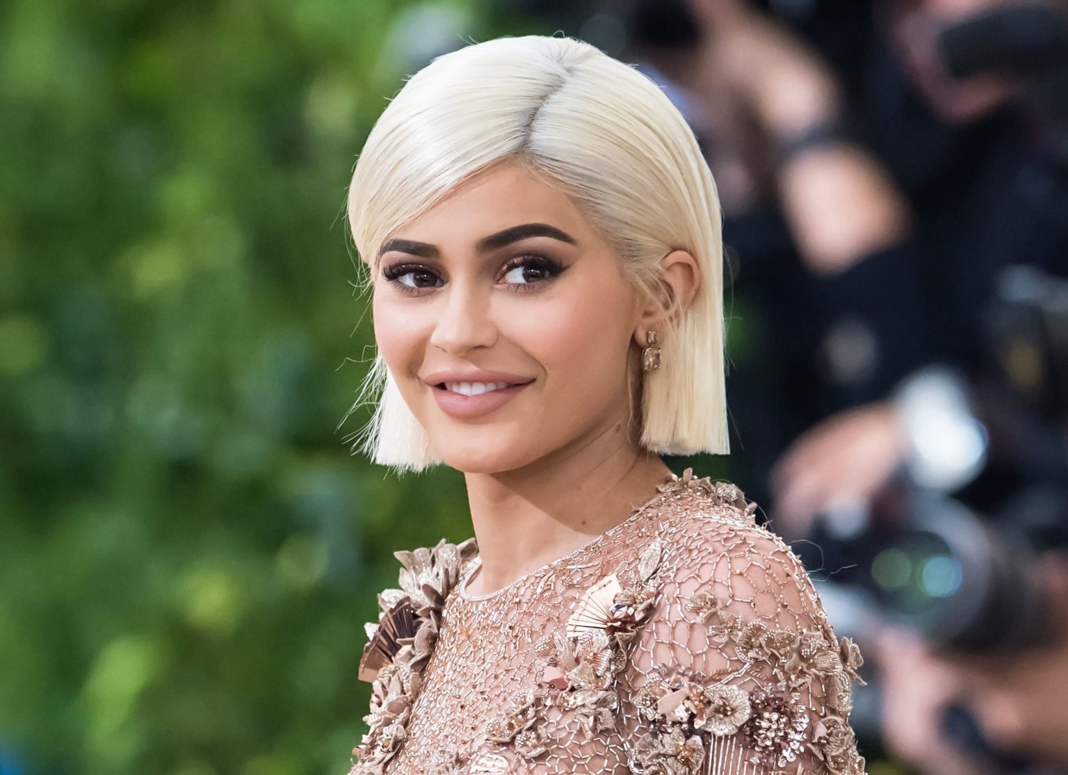kylie jenner blonde hair with veneers before and after celebrity