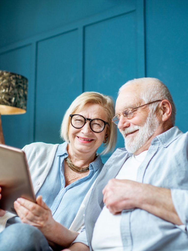elder couple smiling with All-teeth-on-4 dental implants