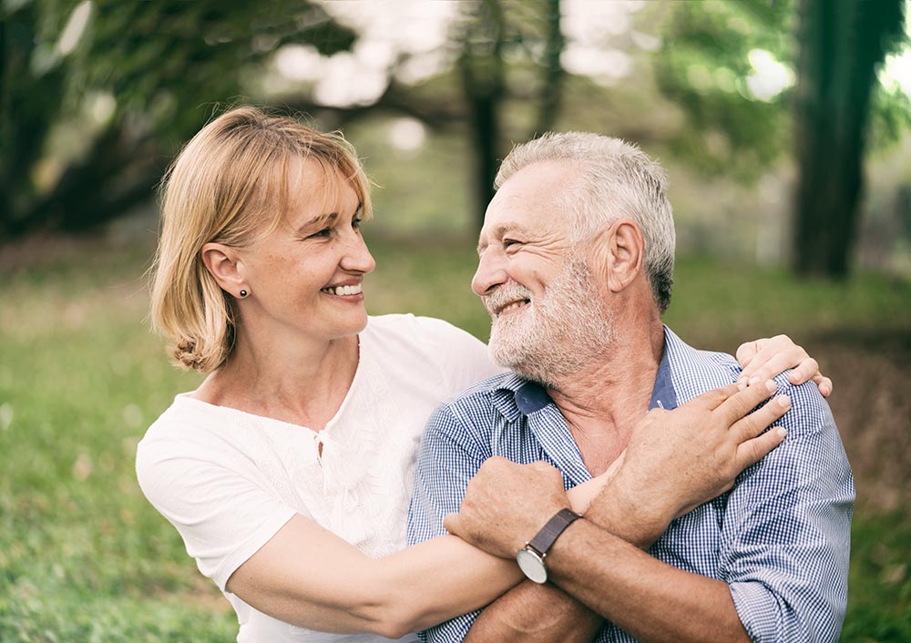couple-smiling-at-park